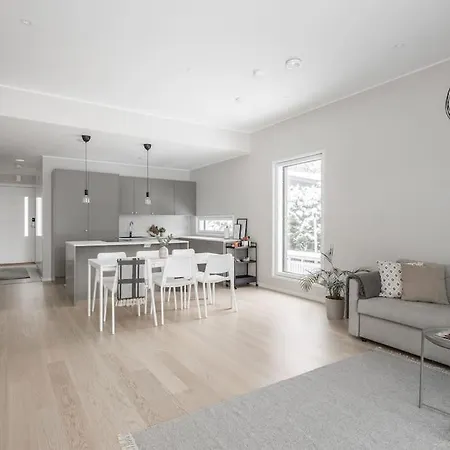 Semi-detached Scandinavian House With Great Location *